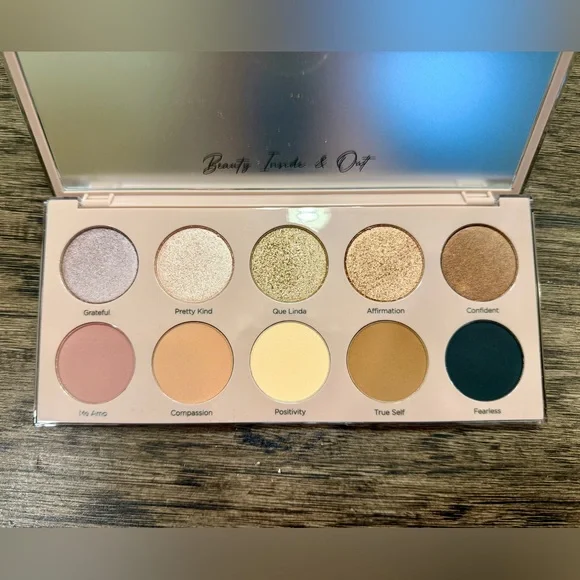 NEW Dominique Eyeshadow Essential Palette - 10 Neutral Colors - Picture 2 of 5